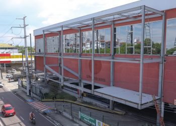 Supermercado é notificado e multado pela Prefeitura de Manaus, por obra em local impróprio no Parque 10