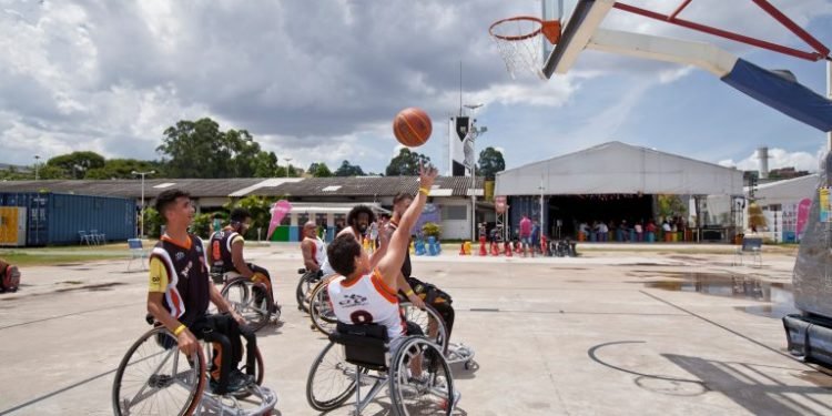 Seminário debate importância da educação física para a saúde de pessoas com deficiência