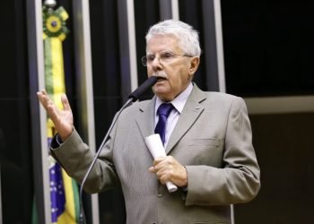 Comissão aprova validade nacional de cartão de estacionamento de idoso