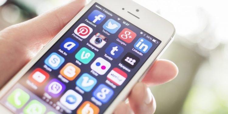 Governo edita medida provisória que limita remoção de conteúdos de redes sociais