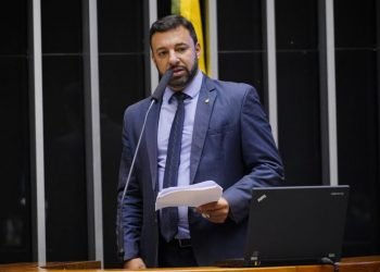 CCJ aprova projeto que torna inelegível por 8 anos quem furar a fila de vacinação