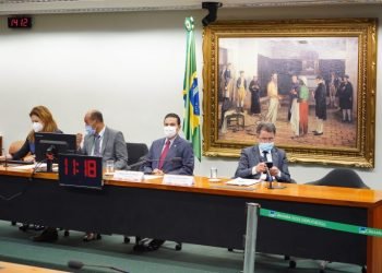 CCJ aprova propostas que homenageiam personalidades