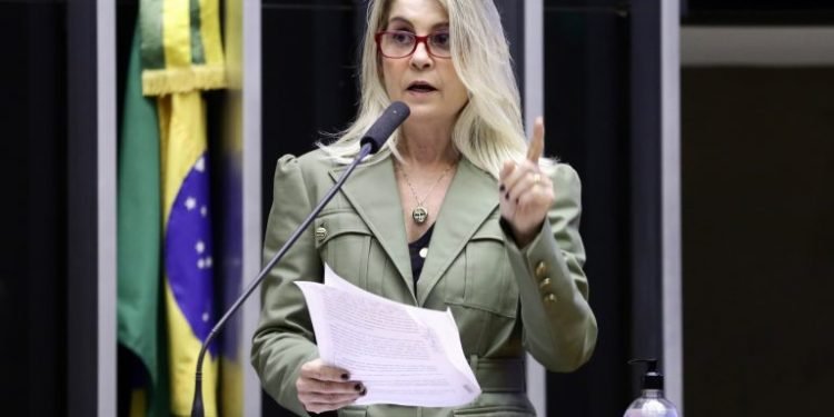 Comissão aprova seguro-desemprego e FGTS a trabalhador doméstico em caso de morte de empregador