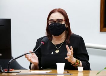 Comissão aprova projeto que cria política para residências em saúde