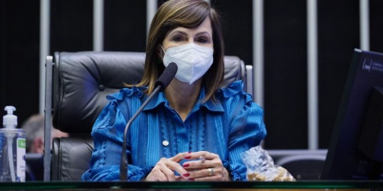 Comissão aprova política de orientação contra abuso de crianças e adolescentes