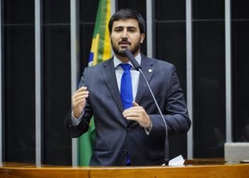 Comissão aprova proposta que cria programa de vacinação nas escolas