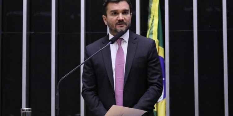 Câmara aprova texto-base de projeto que altera regras do Imposto de Renda