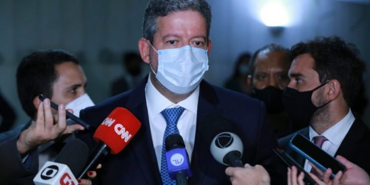 Lira lamenta “decisão unilateral” do Senado de rejeitar MP trabalhista