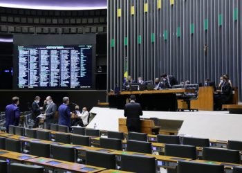 Câmara aprova urgência para projeto que reserva vagas para mulheres no Legislativo