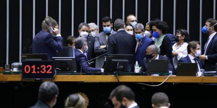 Câmara pode prosseguir a votação do novo Código Eleitoral nesta quarta-feira