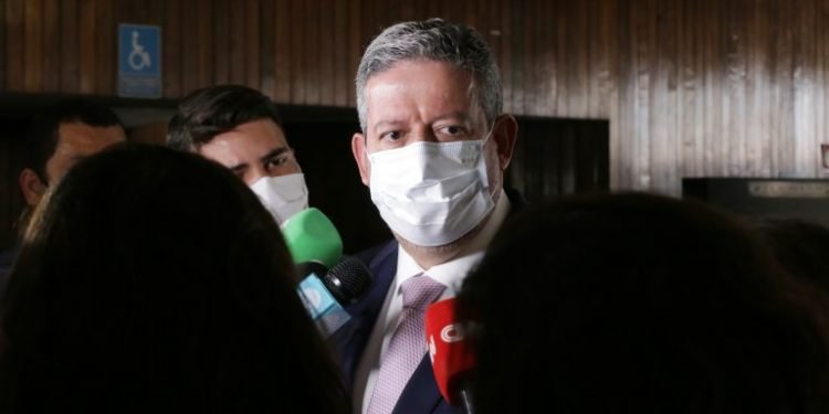 Lira elogia nota oficial de Bolsonaro e diz que não é momento para desarranjos institucionais