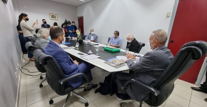 Prefeitura, TCE-AM e grupo empresarial irão fazer cooperação técnica para futuro shopping