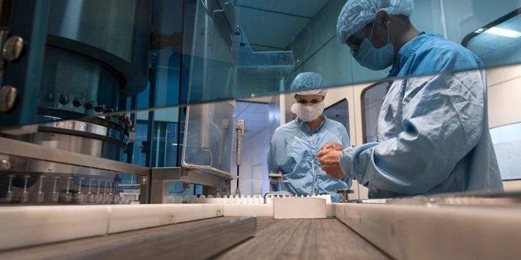 Sancionada com vetos lei que autoriza quebra de patente de vacinas