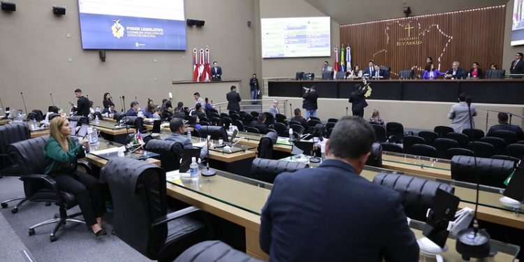 Aleam repercute instalação de medidores aéreos de energia, soltura do prefeito Simão Peixoto e aprovação do PL que cria Delegacias Especializadas da mulher