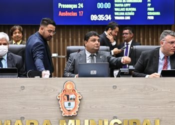 Vereadores deliberam 16 projetos no plenário da Câmara Municipal de Manaus
