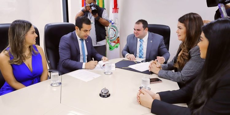 Defensoria e Assembleia assinam Acordo de Cooperação Técnica para o fortalecimento e proteção de direitos