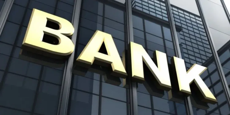 Demandas e reclamações de consumidores aos bancos recuam 31% em 4 anos