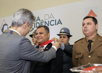 PGJ do Amazonas é homenageado com a Medalha da Inconfidência Mineira, em Ouro Preto