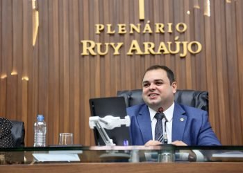 Deputado Roberto Cidade propõe leis que ampliam a atenção à saúde da mulher