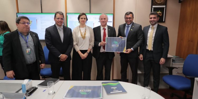 Wilson Lima solicita imóveis da União sem uso no Amazonas para transformar em moradias para cerca de 500 famílias