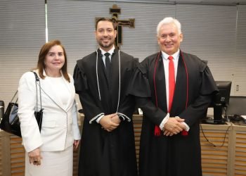 Vice-presidente do TCE-AM participa de posse de membro da Justiça Eleitoral￼