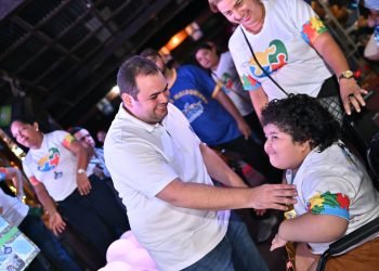 Aleam aprova lei de Roberto Cidade que regulamenta atendimento prioritário para pessoas com Espectro Autista