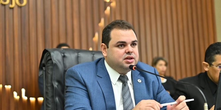 PL de Roberto Cidade institui mecanismos de busca ativa para minimizar evasão escolar de crianças e adolescentes