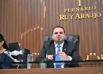 Sob a presidência de Roberto Cidade, servidoras da Aleam podem ganhar mais tempo de licença e salário-maternidade