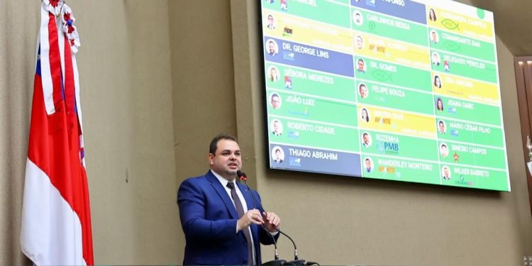 Projeto de Lei de Roberto Cidade que regulamenta videochamadas para pacientes internados é aprovado e segue para sanção