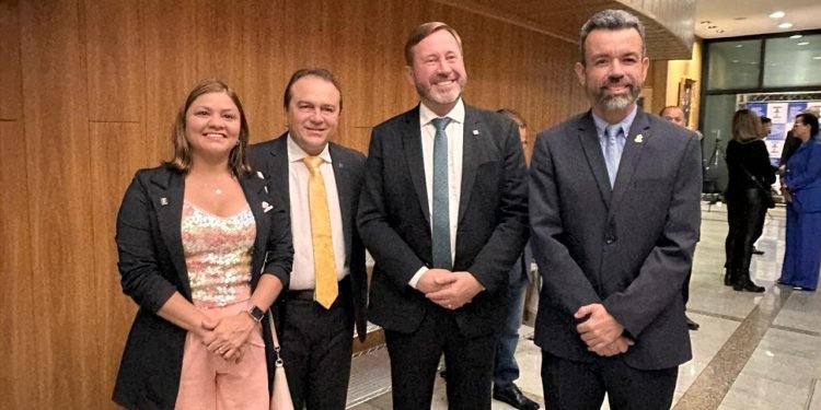 Em Brasília, Peixoto representa CMM em evento que marca a criação da Frente Parlamentar de Engenharia