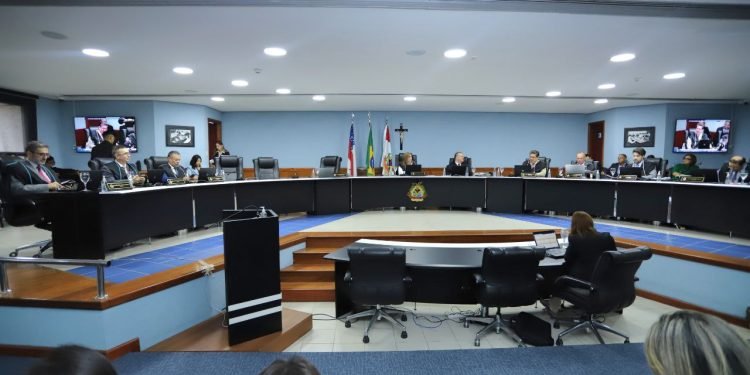 TCE-AM reprova contas da Câmara de Urucurituba e aplica multa de R$ 95,3 mil ao gestor