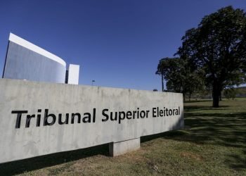 TSE retoma julgamento que pode levar à inelegibilidade de Bolsonaro
