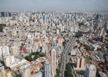 População do Brasil passa de 203 milhões, mostra Censo 2022