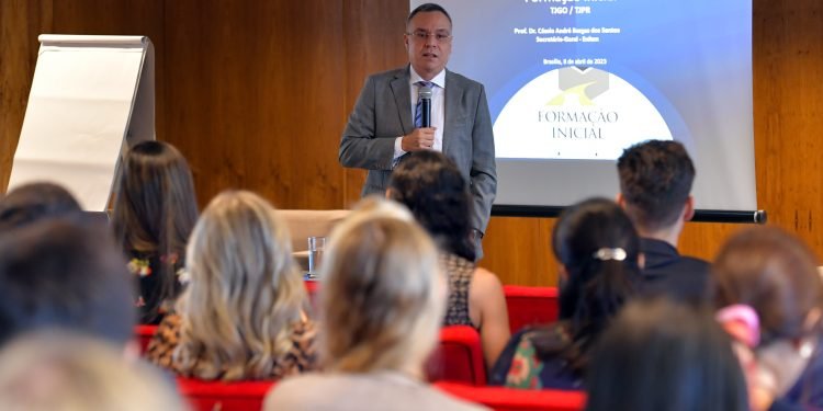 Juiz do Amazonas é destaque nacional em Escola de Magistratura