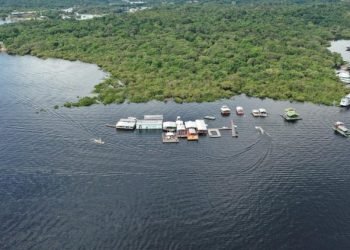 Vara do Meio Ambiente intima órgãos envolvidos em processo envolvendo flutuantes de Manaus