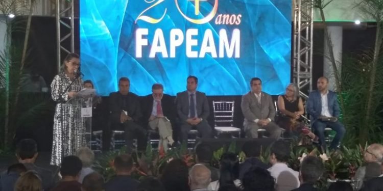 Wilson Lima anuncia mais de R$ 13 milhões e outras medidas para fortalecer a área de CT&I no estado