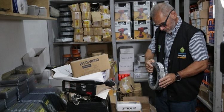 Em 90 dias, mais de 15 mil produtos foram verificados e dez empresas notificadas pelo Ipem-AM