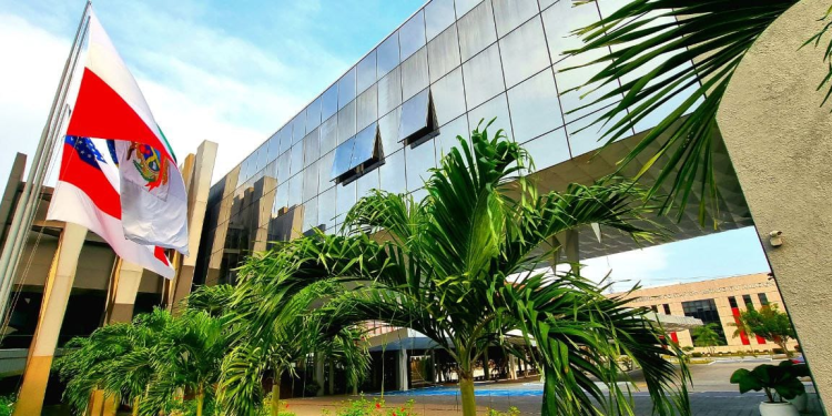 Presidente do TCE-AM nomeia mais quatro aprovados em concurso público da Corte de Contas