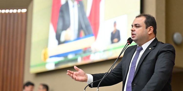 Roberto Cidade apresenta PL que torna mais humanizado o parto realizado em ambiente cirúrgico