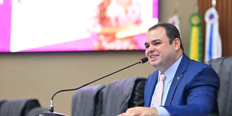 Roberto Cidade tem leis sancionadas nas áreas de saúde, educação, empreendedorismo e cultura