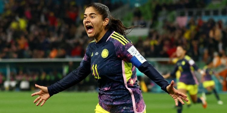 Colômbia vence para chegar às quartas pela primeira vez na história