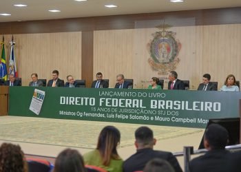Livro que homenageia os 15 anos de jurisdição de ministros do STJ é lançado em Manaus 