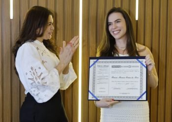 Assembleia Legislativa do Amazonas concede título de Cidadã do Amazonas à procuradora Bruna Menezes Gomes da Silva