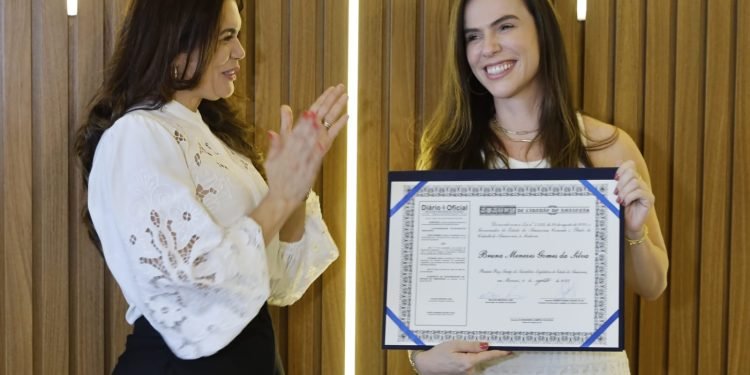 Assembleia Legislativa do Amazonas concede título de Cidadã do Amazonas à procuradora Bruna Menezes Gomes da Silva