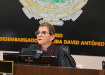 Desembargadores do TJAM passam a usar recurso de autodescrição