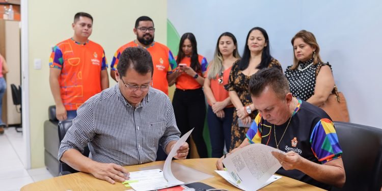 Governo do Amazonas e Prefeitura renovam convênio para manutenção dos parques e praças do Prosamin+