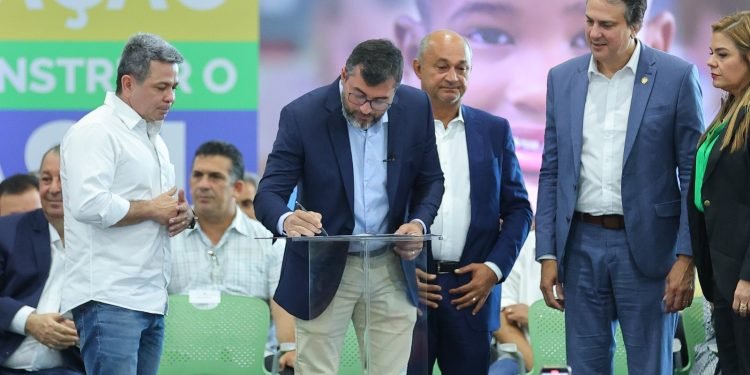 Com ministro da Educação, Wilson Lima lança ‘Amazonas + Alfabetizado’ e avança em ações para reforçar qualidade do ensino
