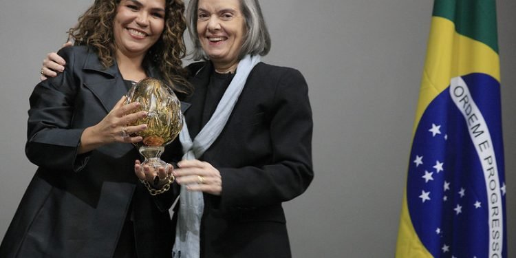 Juíza do TJAM Andréa Jane de Medeiros é evidenciada nacionalmente pelo STJ e pelo CNJ ao receber o “Prêmio Igualdade de Gênero do Poder Judiciário”