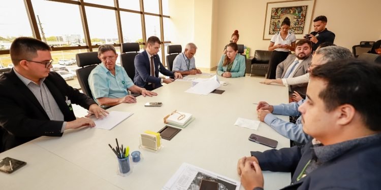 Defensoria, Prefeitura de Manacapuru e Amazonas Energia firmam acordo para regularizar a moradia de mais de 520 famílias de baixa renda