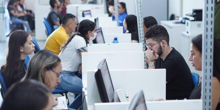 Sine Amazonas divulga 159 vagas de emprego para esta sexta-feira